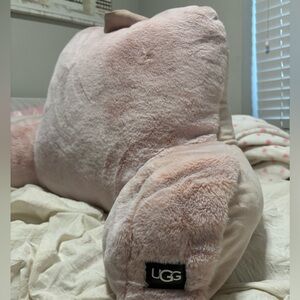 UGG bed pillow in really good condition
